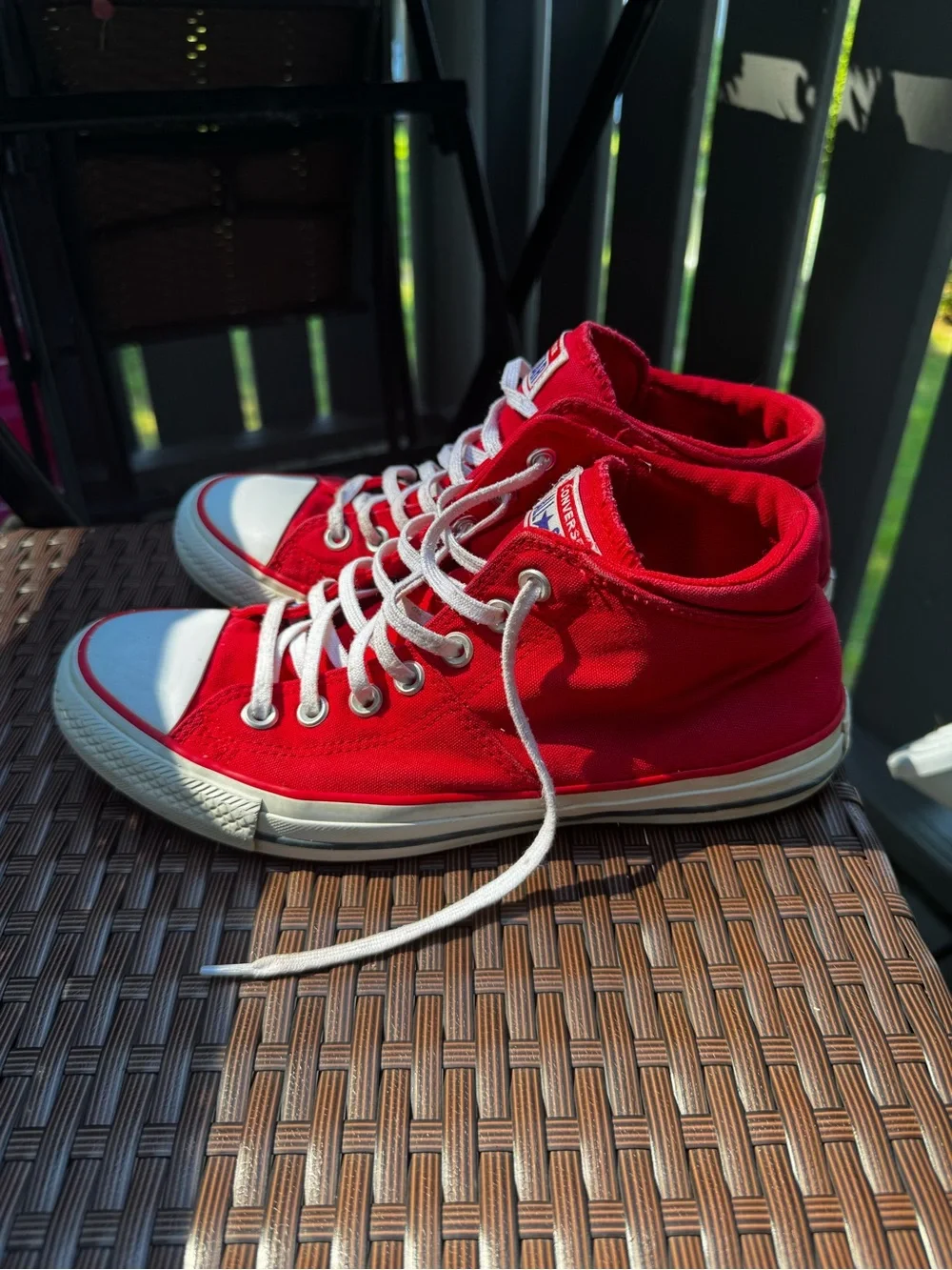 Converse vibrant red